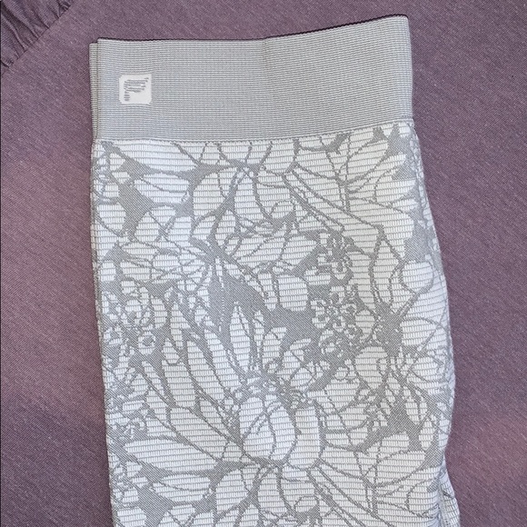 Fabletics workout leggings - Picture 2 of 2